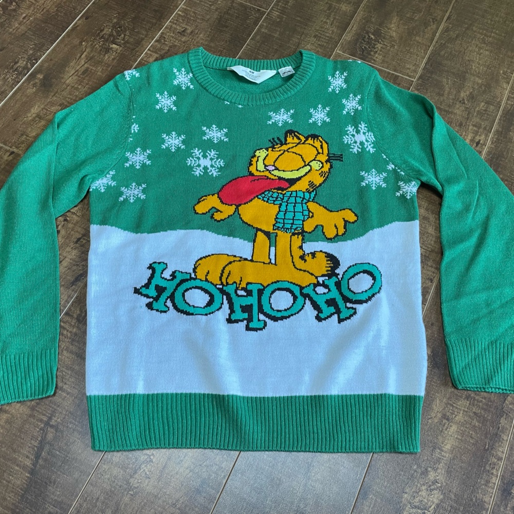 H&M Green and White Crewneck Sweater with Garfield holiday design